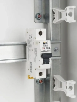 IEK ARMAT Выключатель автоматический однополюсный B 10А M06N (AR-M06N-1-B010)