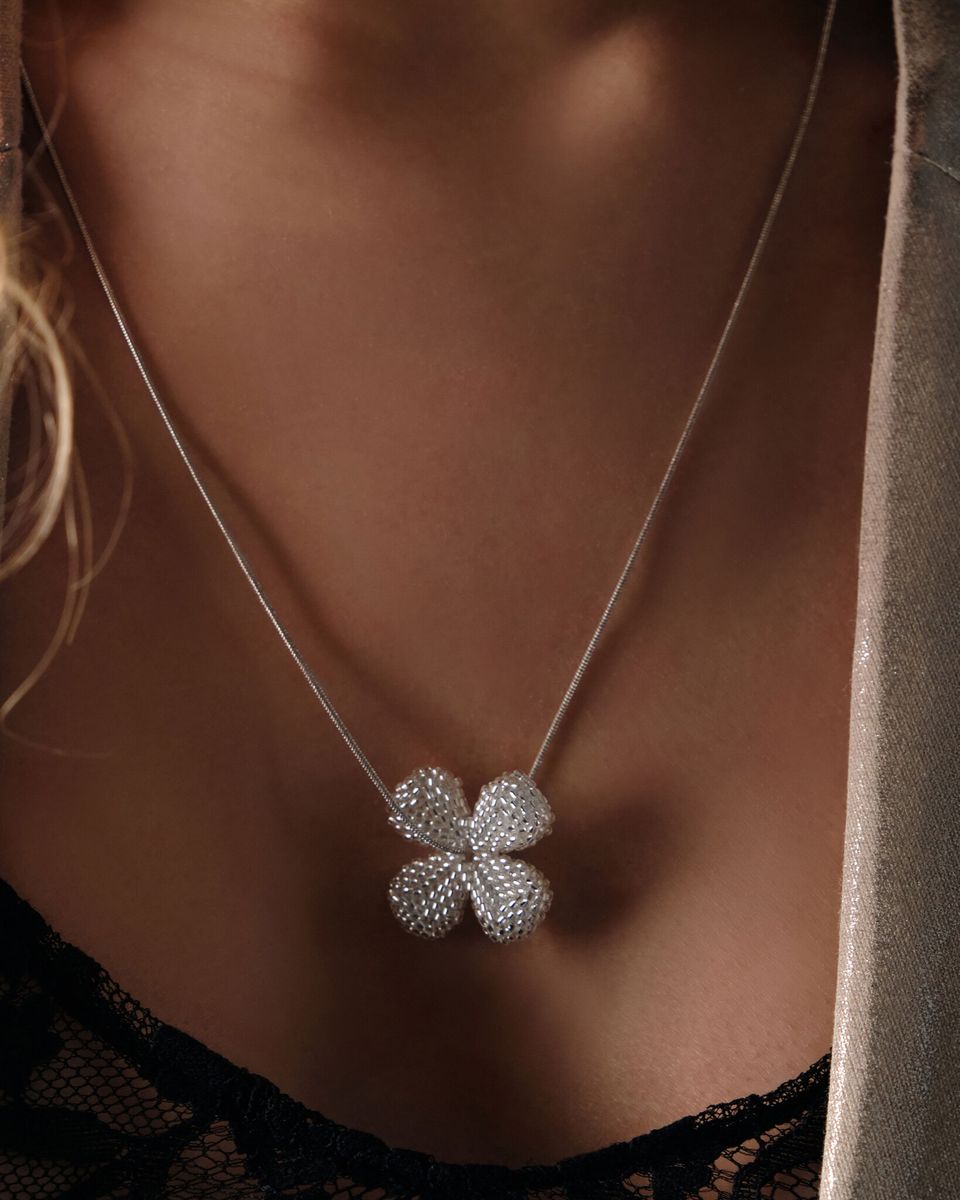 Подвеска Beaded Flower White