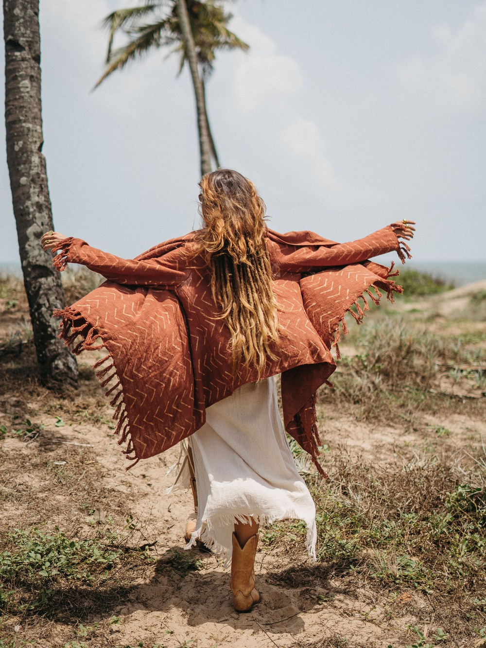 Накидка Chintamani с рукавами (терракотовый)