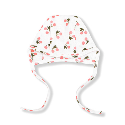 Чепчик из муслина (вишенки на белом)