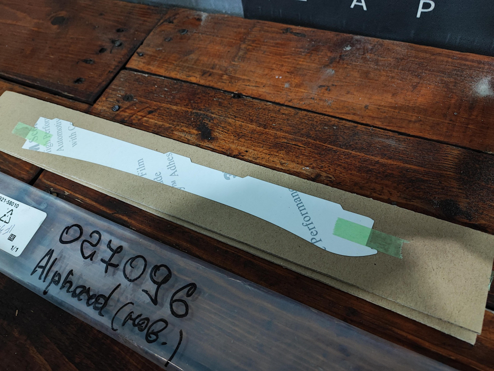 Наклейка рамки двери Toyota Alphard 3 Новая Оригинал 7592158010