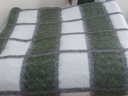 Одеяло полушерстяное "ВВ. БЕЛО-СЕРО-ЗЕЛЁНАЯ КЛЕТКА-3" ОПШ-1, 50% шерсть, плотность 400 г/м2, Россия.