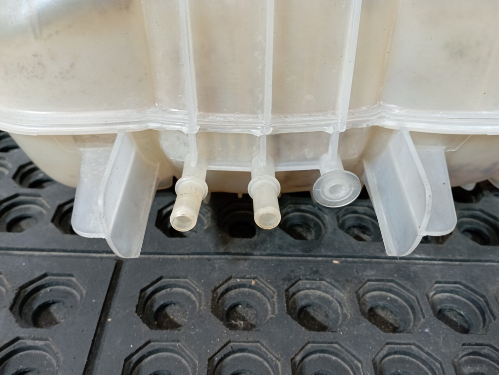 Бачок расширительный 2017г.