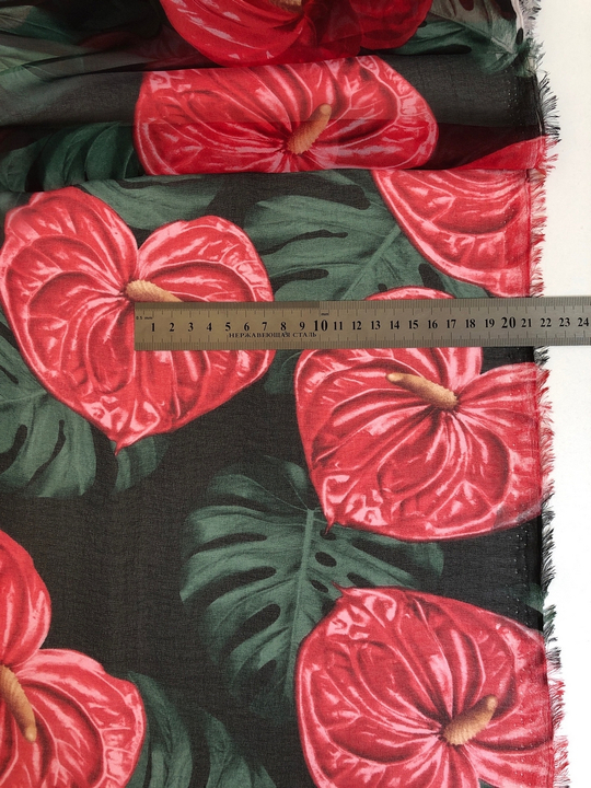 Шифон принт, цветы большие красные на черном JULIA D110