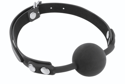 Черный силиконовый кляп-шарик на ремешках (Цвет: черный)