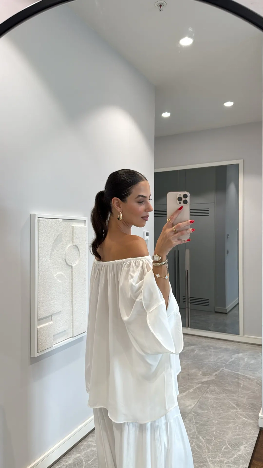 Блуза с открытыми плечами