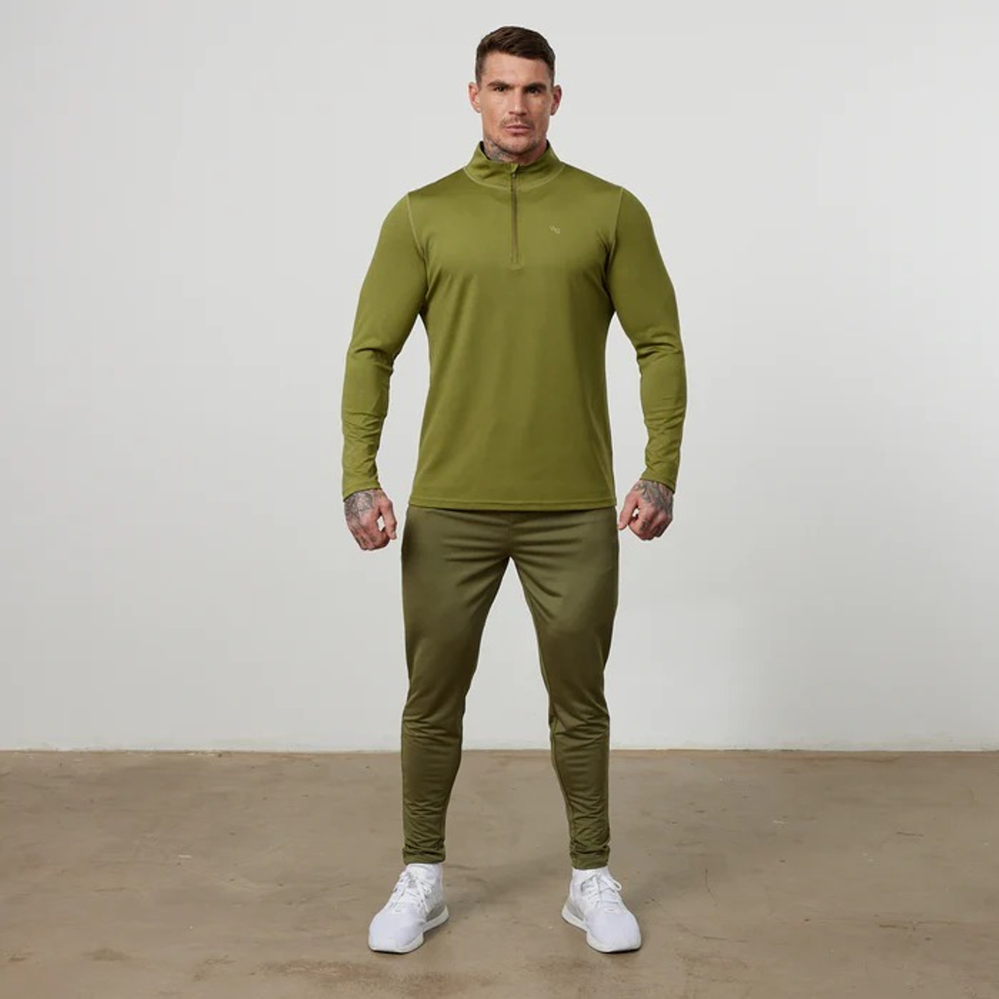 Лонгслив VANQUISH Essential Performance Zip Long Olive