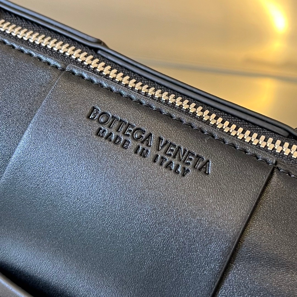 Bottega Veneta Small Canette 21 cm