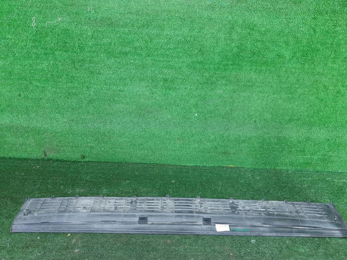 Накладка заднего бампера Toyota Land Cruiser 200 (2007-2021)