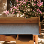 Садовый стол с цинковой столешницей и выдвижными ящиками для пересадки растений и цветов