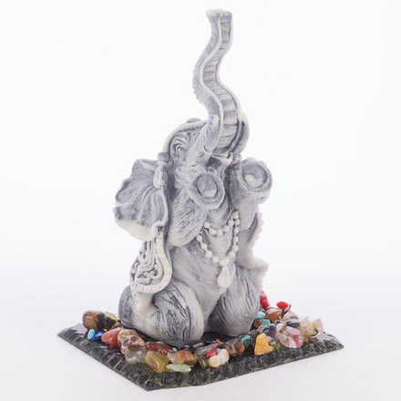 Сувенир "Слон с четками" змеевик мрамолит самоцветы 100х80х160 мм 400 гр. R118997