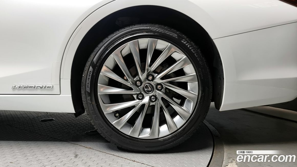 Lexus ES300h 7 Generation Luxury Plus (02.2022)