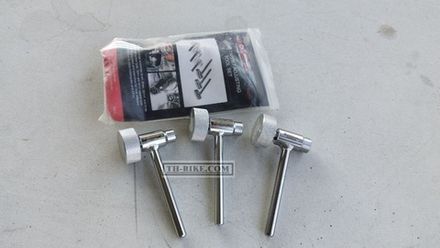 Tappet adjusting set