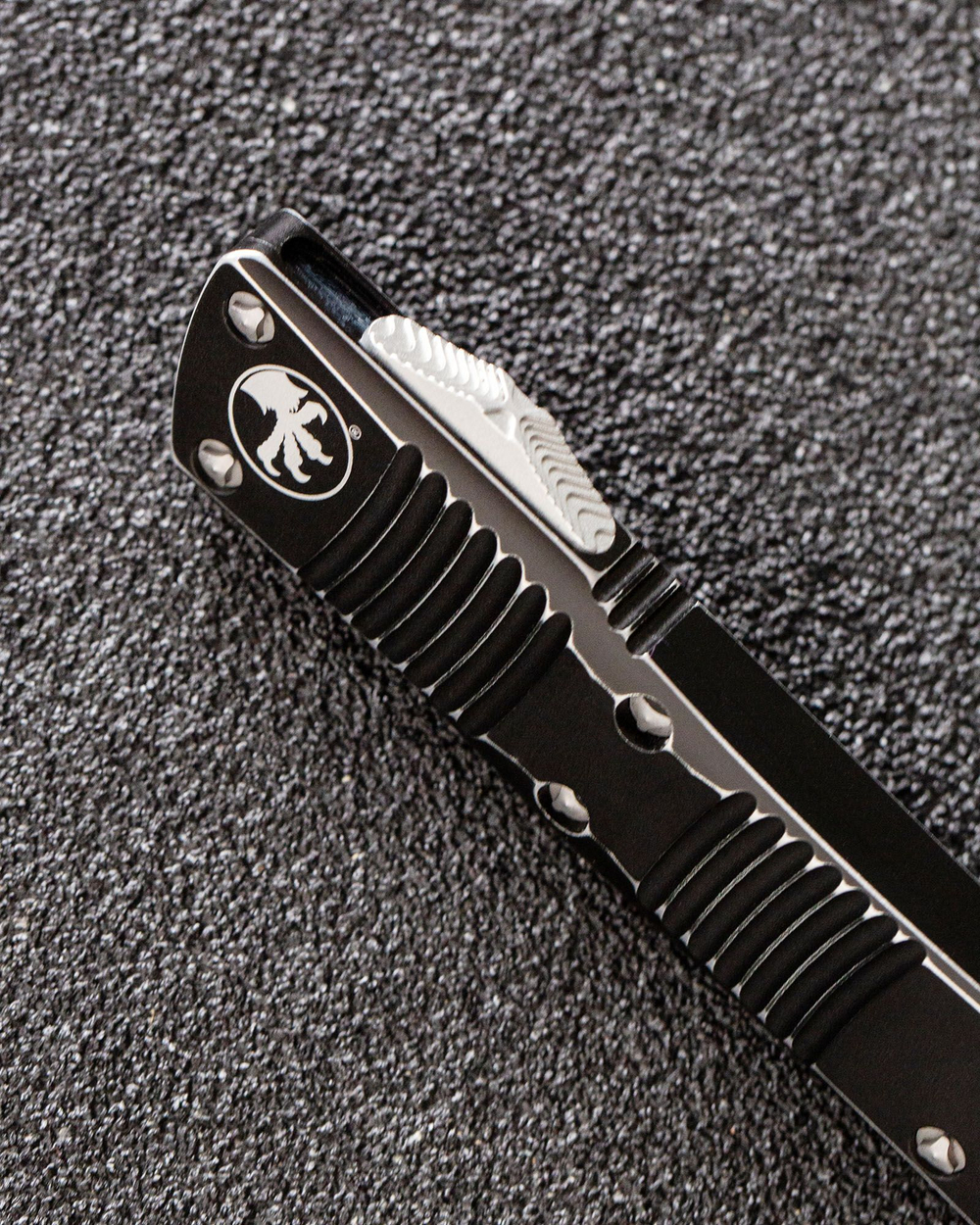 Автоматический складной нож SteelBro Microtech Troodon S/E Stonewash Distressed Black VG-10 139-10DBK (черный)