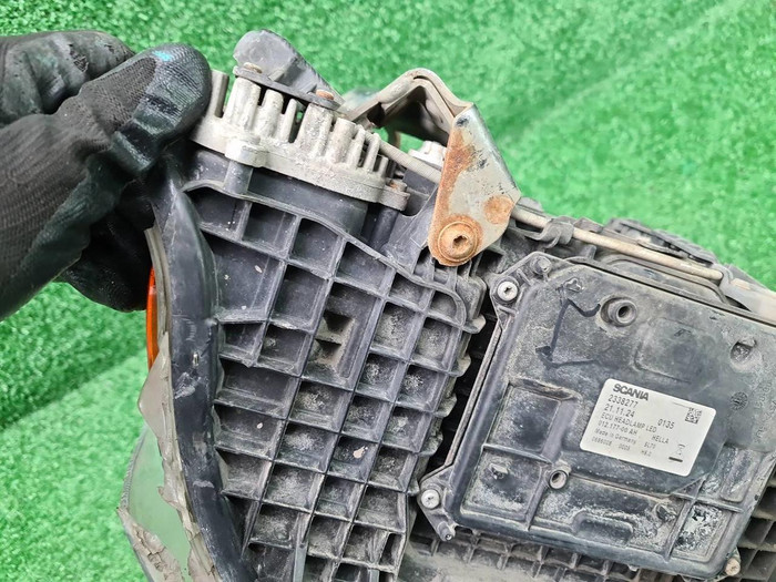 Фара левая Scania R-Series (2016-н.в.) галоген