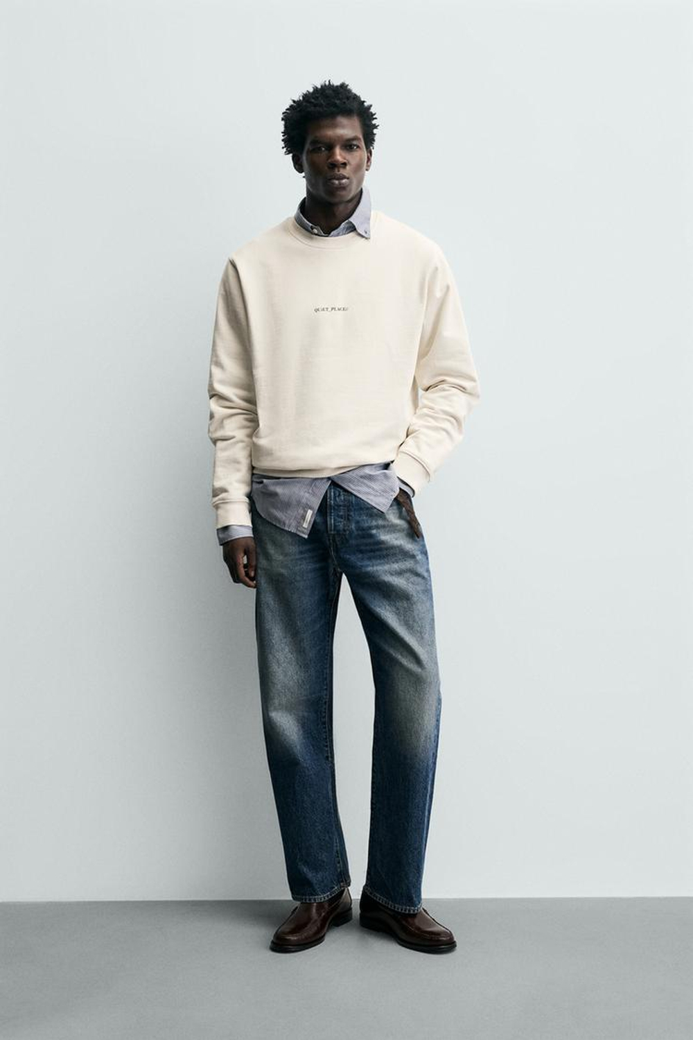 ZARA ТОЛСТОВКА КЛАССИЧЕСКОГО КРОЯ С ПРИНТОМ, ЖЕЛТОВАТО-БЕЛЫЙ