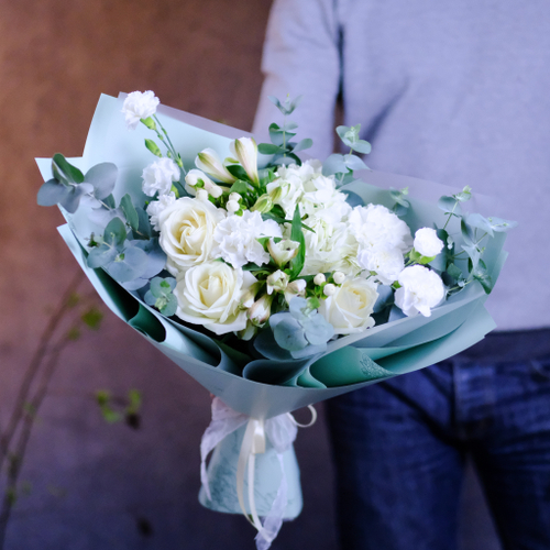 Купить Букет #364 с белыми розами и гортензией