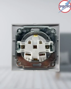 Розетка одинарная МИРА с крышкой + рамка, с заземлением, цвет белый, внутренняя