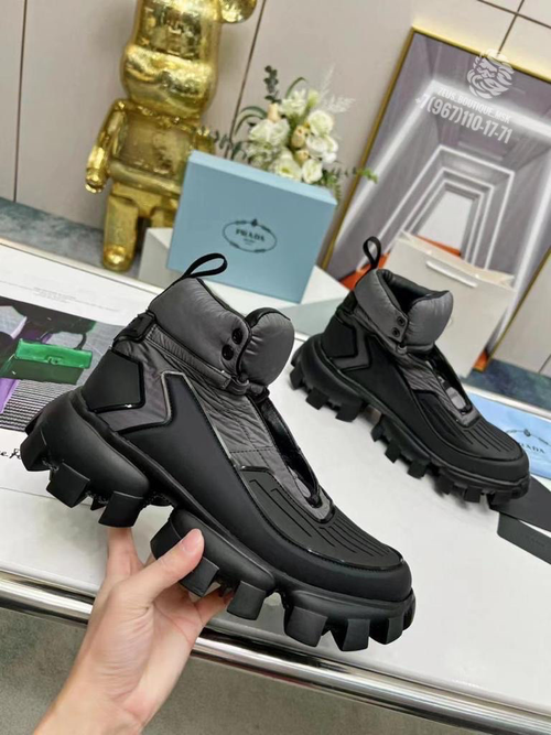 Кроссовки Prada