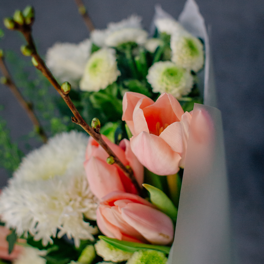 133. Свежий весенний букет с тюльпанами