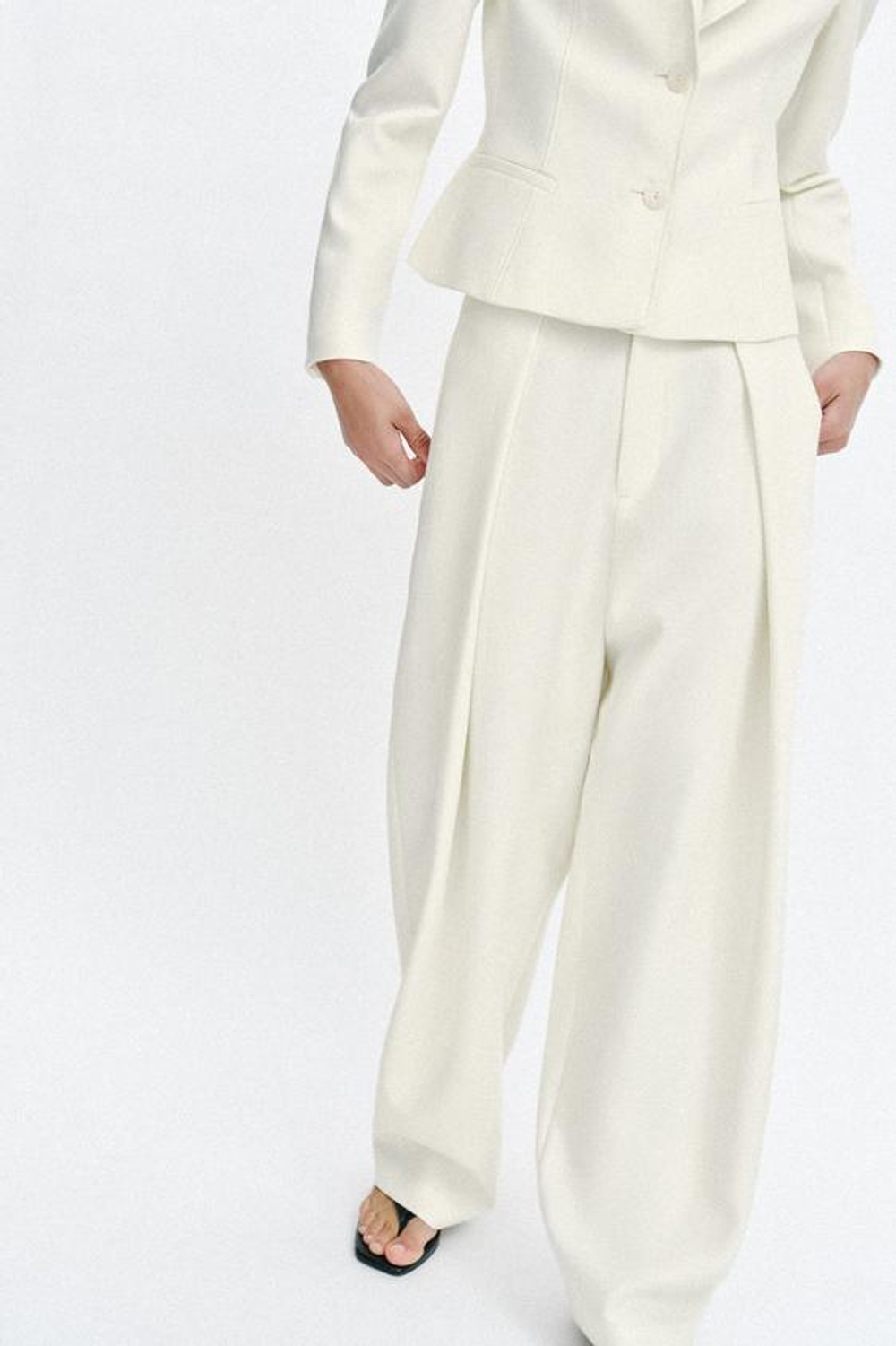 ZARA ОБЪЕМНЫЕ БРЮКИ С ЗАЩИПАМИ, ЭКРЮ