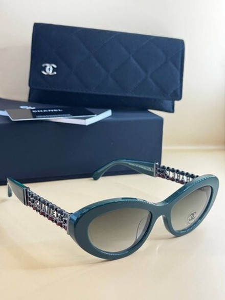 Солнцезащитные очки CHANEL