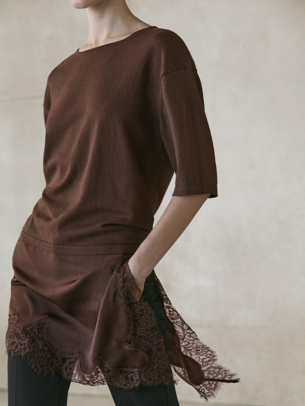 Massimo Dutti Платье с контрастной отделкой кружевом, коричневый