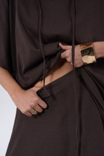 Костюм с юбкой в макси длине из тонкого трикотажа с прострочками