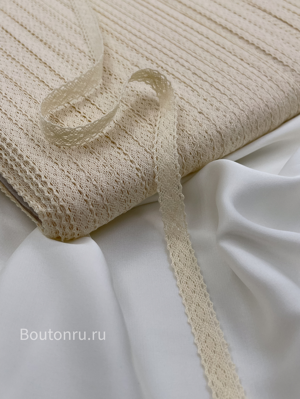 бежевое кружево