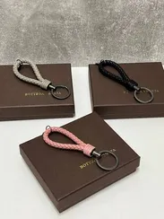 Брелок кожаный Bottega Venetta intrecciato, плетеный