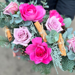 ❄ Изумрудное сияние — новогодняя композиция интерьерных лунных и ароматных пионовидных роз