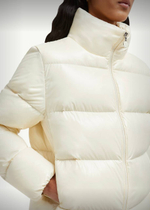 Утеплённая куртка Abbadia Short из лакового нейлона с пухом от Moncler