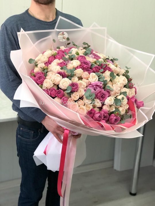 Микс из кустовых и кустовых пионовидных роз 78