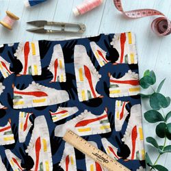 Ткань дюспо белые кроссовки с ярким рисунком на синем фоне