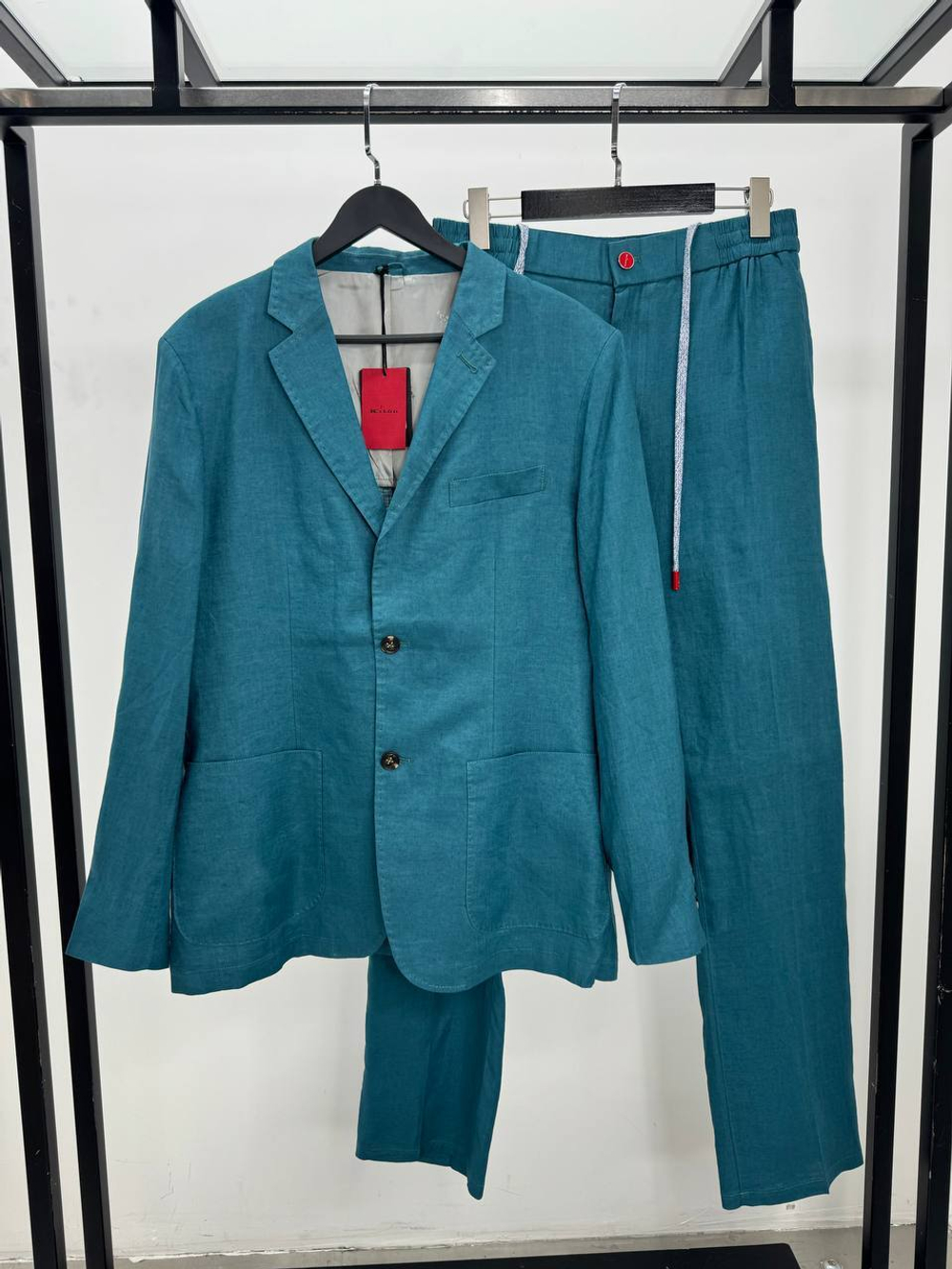 Льняной костюм Kiton