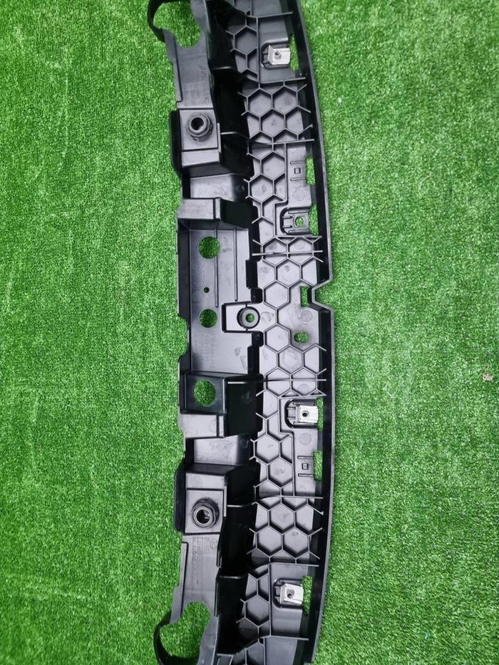 Кронштейн переднего бампера BMW 7er G70 (2022-н.в)