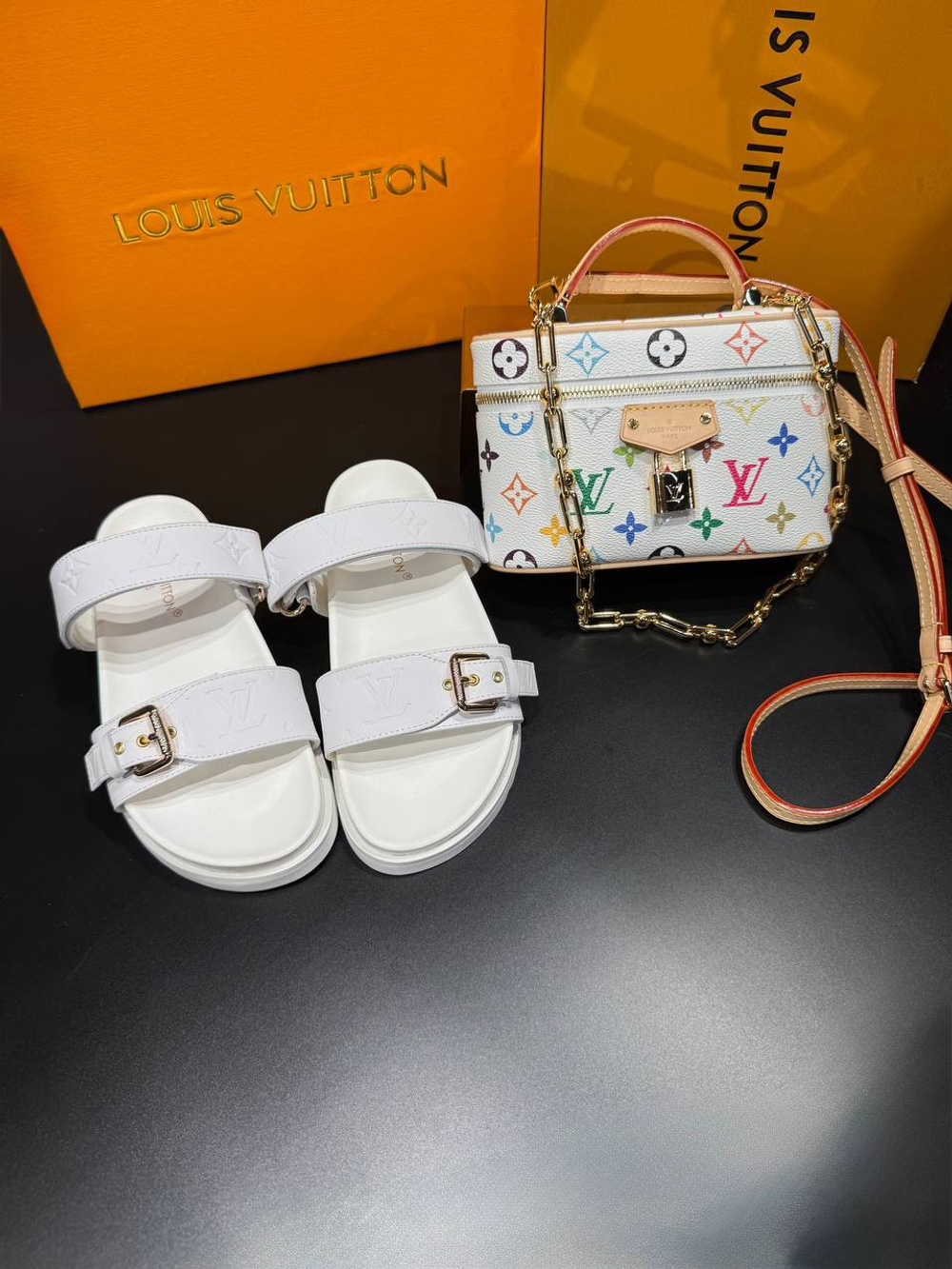 Шлепанцы Louis Vuitton