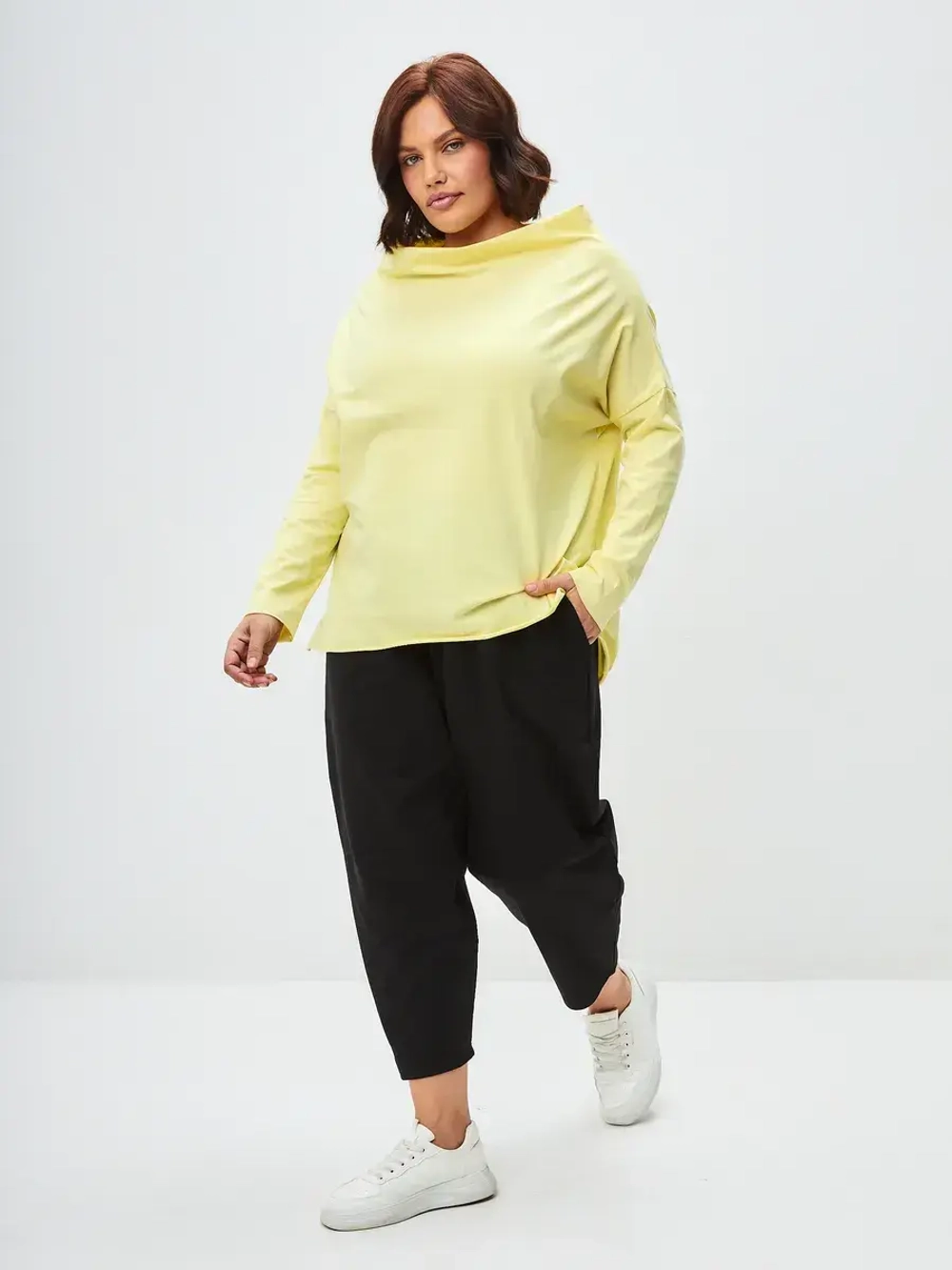 Лонгслив оверсайз с вырезом лодочка