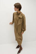 Платье с бантом