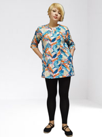 21232 Футболка удлиненная кулирка разноцветные листья (60)