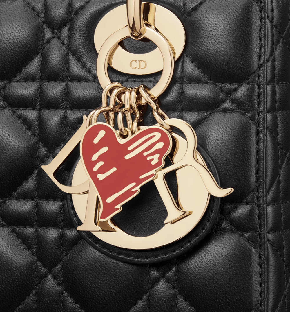 Сумка Lady Dior Small Dioramour черная, кожа ягнёнка, золотистая фурнитура, ремешок с сердцем