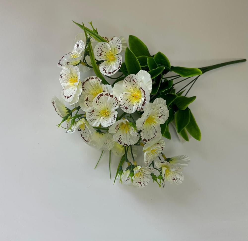 Фиалки букет