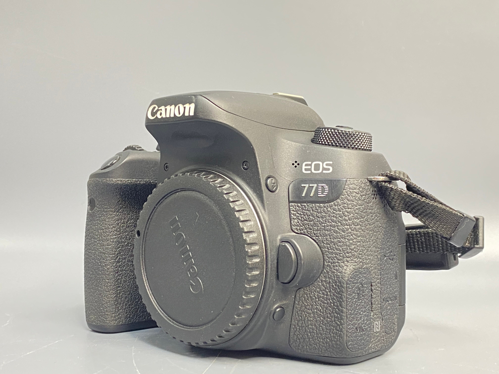 Canon EOS 77D