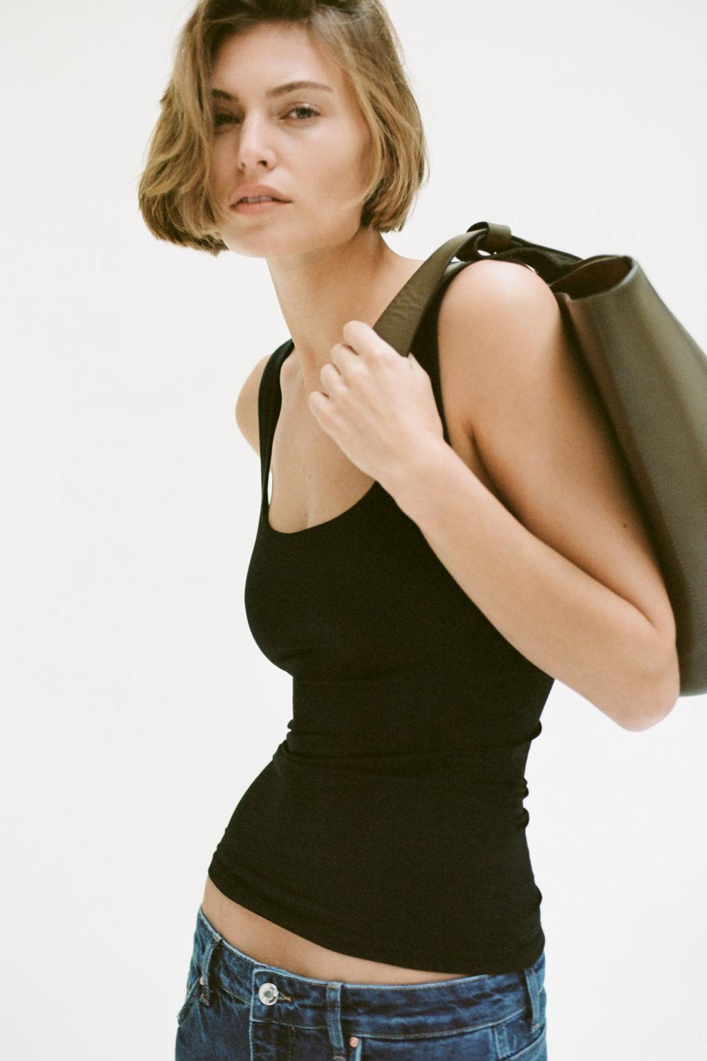 ZARA ТОП ИЗ ПОЛИАМИДА С ШИРОКИМИ БРЕТЕЛЯМИ, ЧЕРНЫЙ