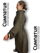 Куртка-пальто свободного кроя в длине макси в хаки цвете с возможностью приталивания с помощью кулисок