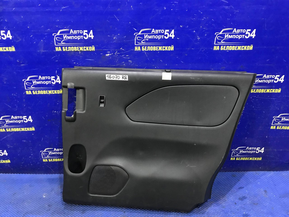 Обшивка двери NISSAN SERENA 2016-2022
