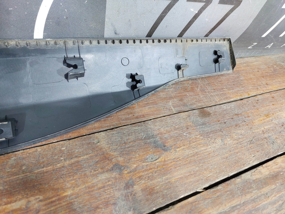 Накладка двери передней правой Kia Seltos 19-нв Б/У Оригинал 87722Q5000