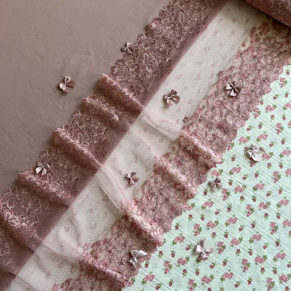 Рибана ажурная, молочная/розы