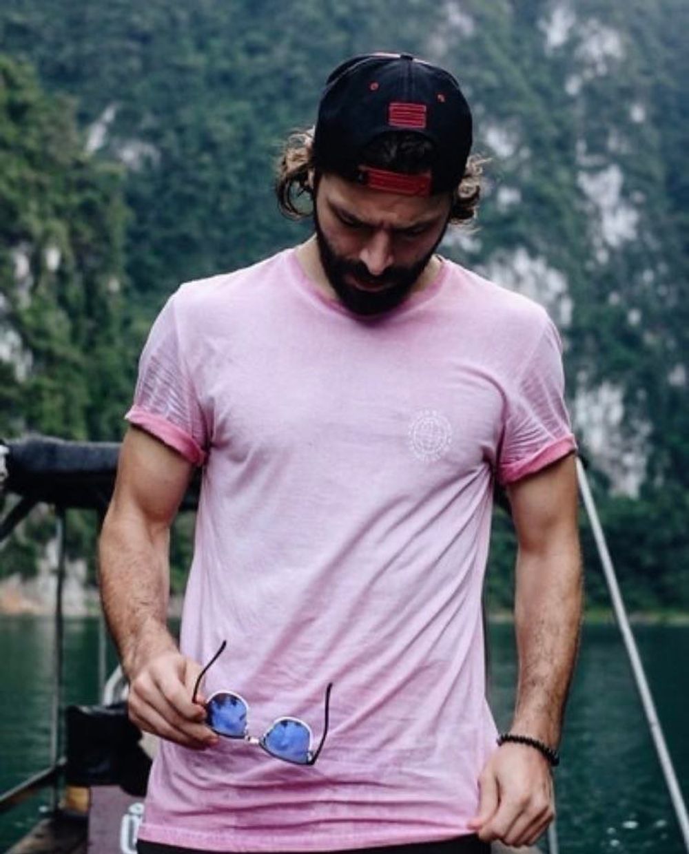 Футболка Never Boring