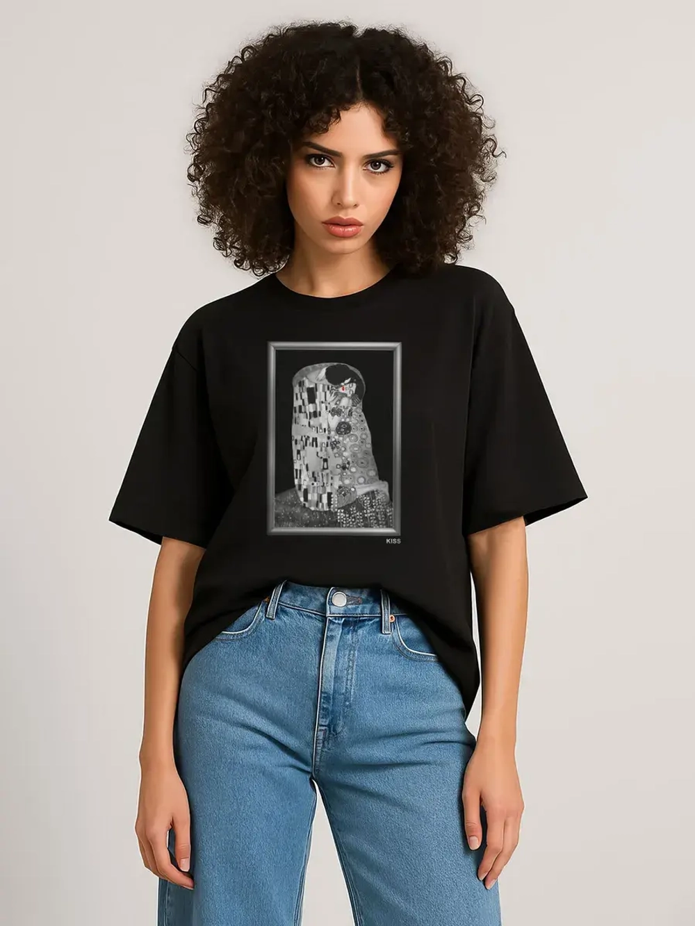 Футболка оверсайз с принтом и обрезной горловиной